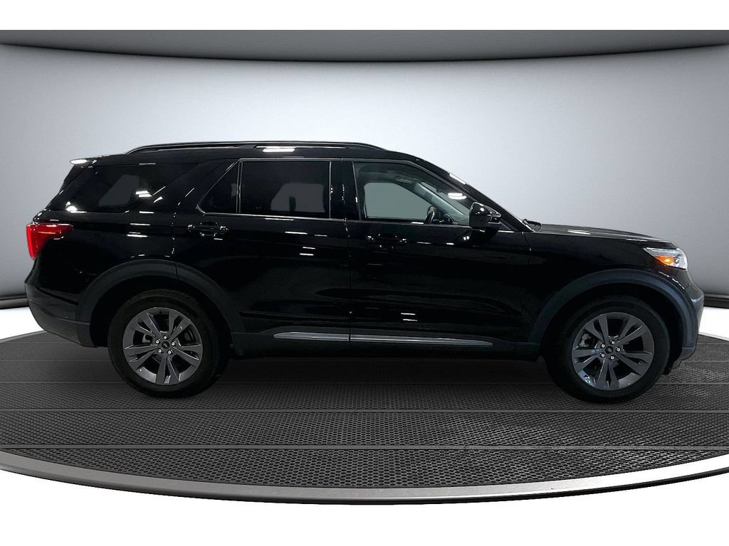 Used 2024 Ford Explorer XLT w/ Equipment Group 202A AWD/4WD image 14