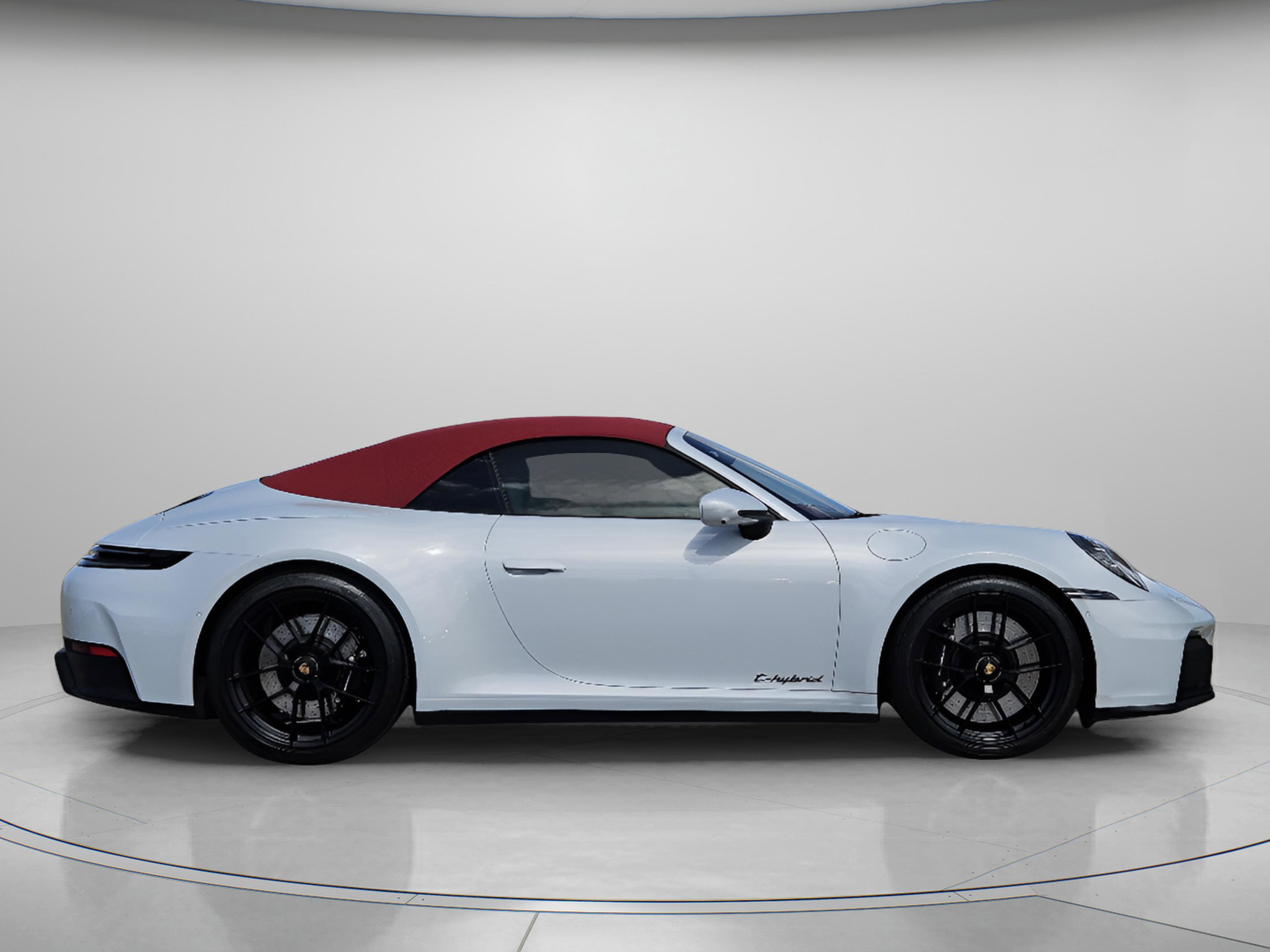 Certified 2025 Porsche 911 Carrera 4 GTS image 9