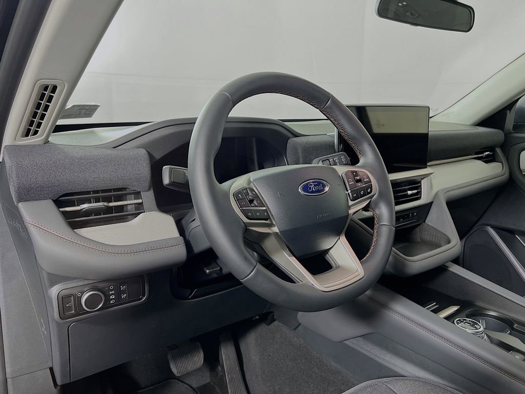 Used 2025 Ford Explorer Active image 12