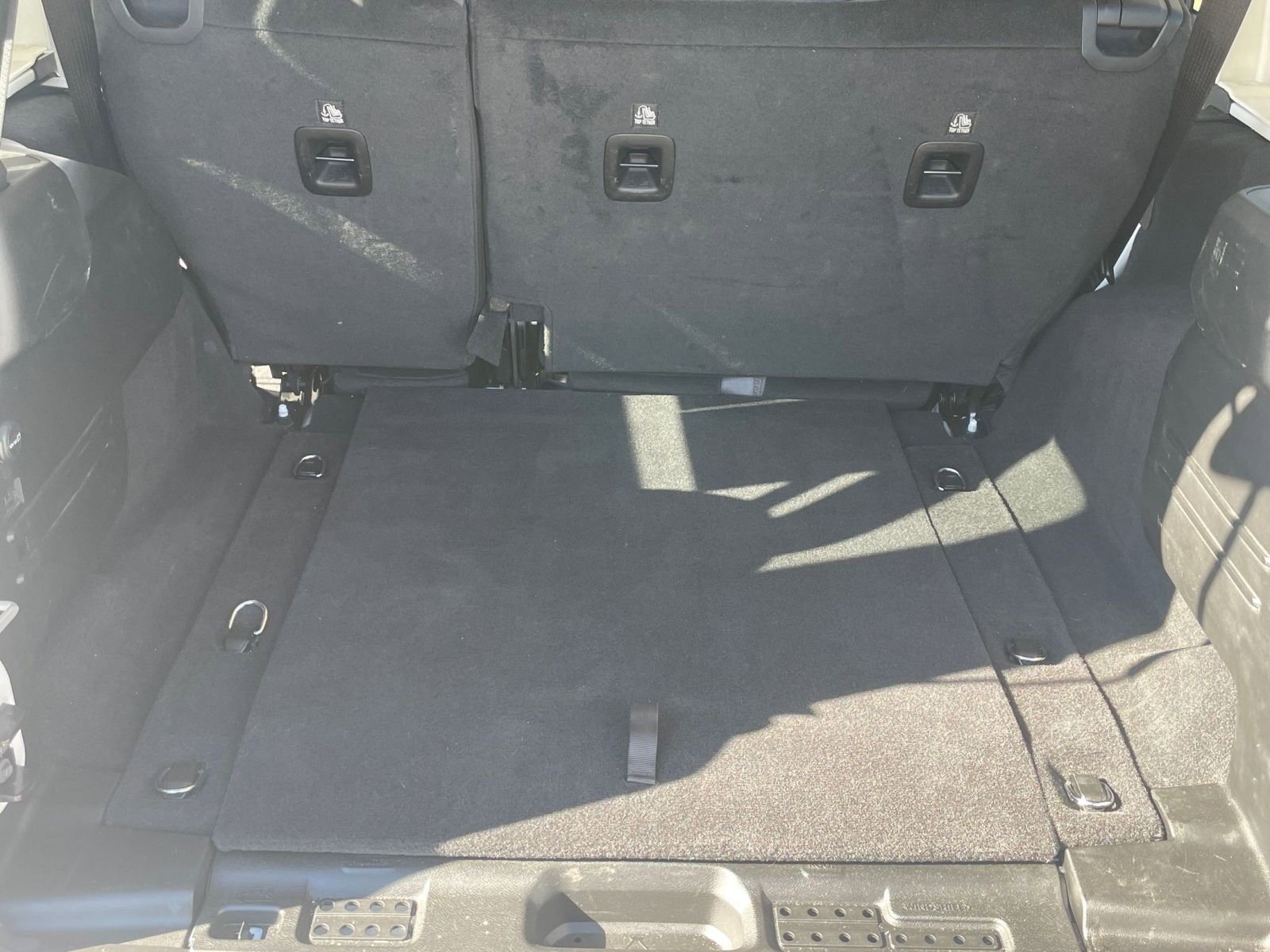 Used 2025 Jeep Wrangler Sport S image 31