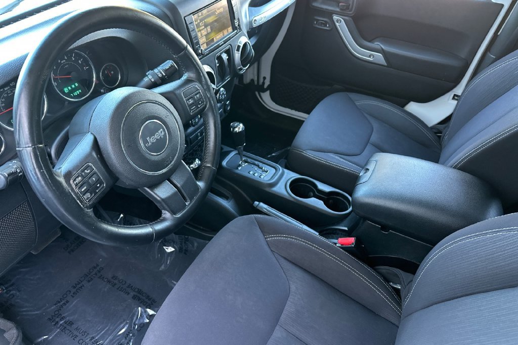 Used 2013 Jeep Wrangler Sahara w/ Connectivity Group AWD/4WD image 9