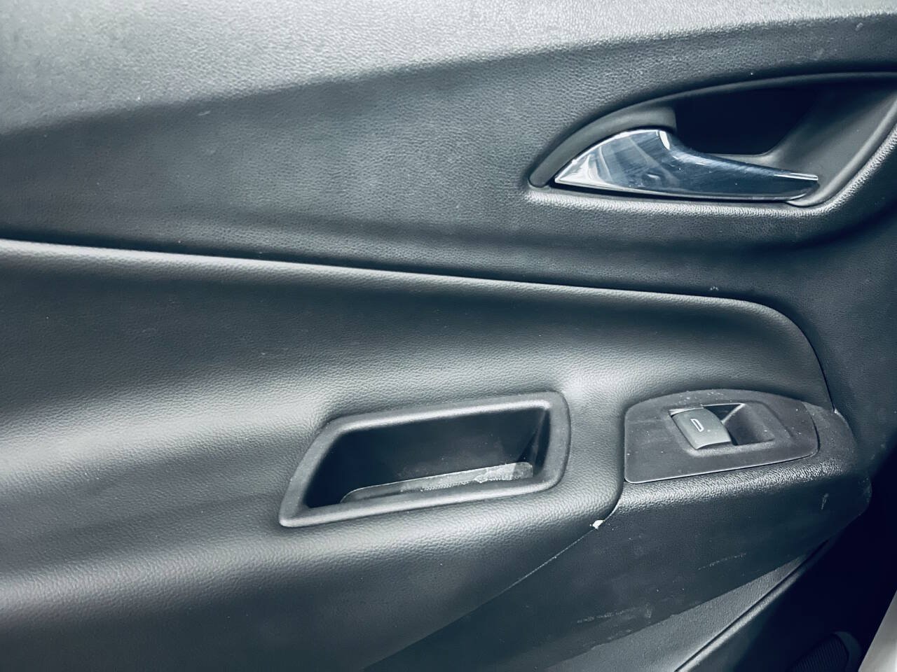 Used 2019 Chevrolet Equinox LT w/ Driver Convenience Package FWD image 35