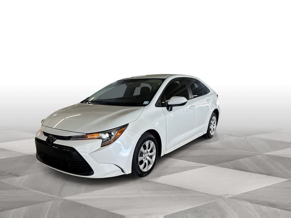 Used 2025 Toyota Corolla LE FWD image 4