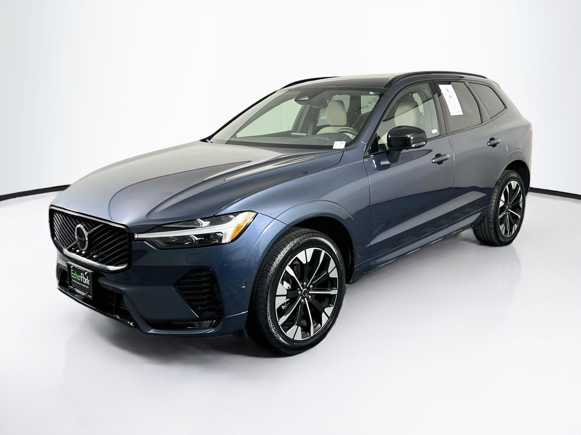 Used 2026 Volvo XC60 B5 Plus AWD/4WD image 3