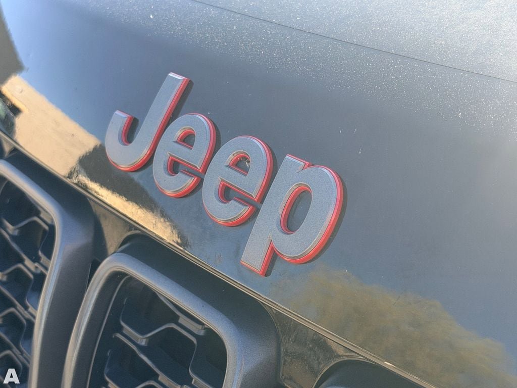 Used 2018 Jeep Grand Cherokee Trailhawk w/ Trailhawk Luxury Group AWD/4WD image 7