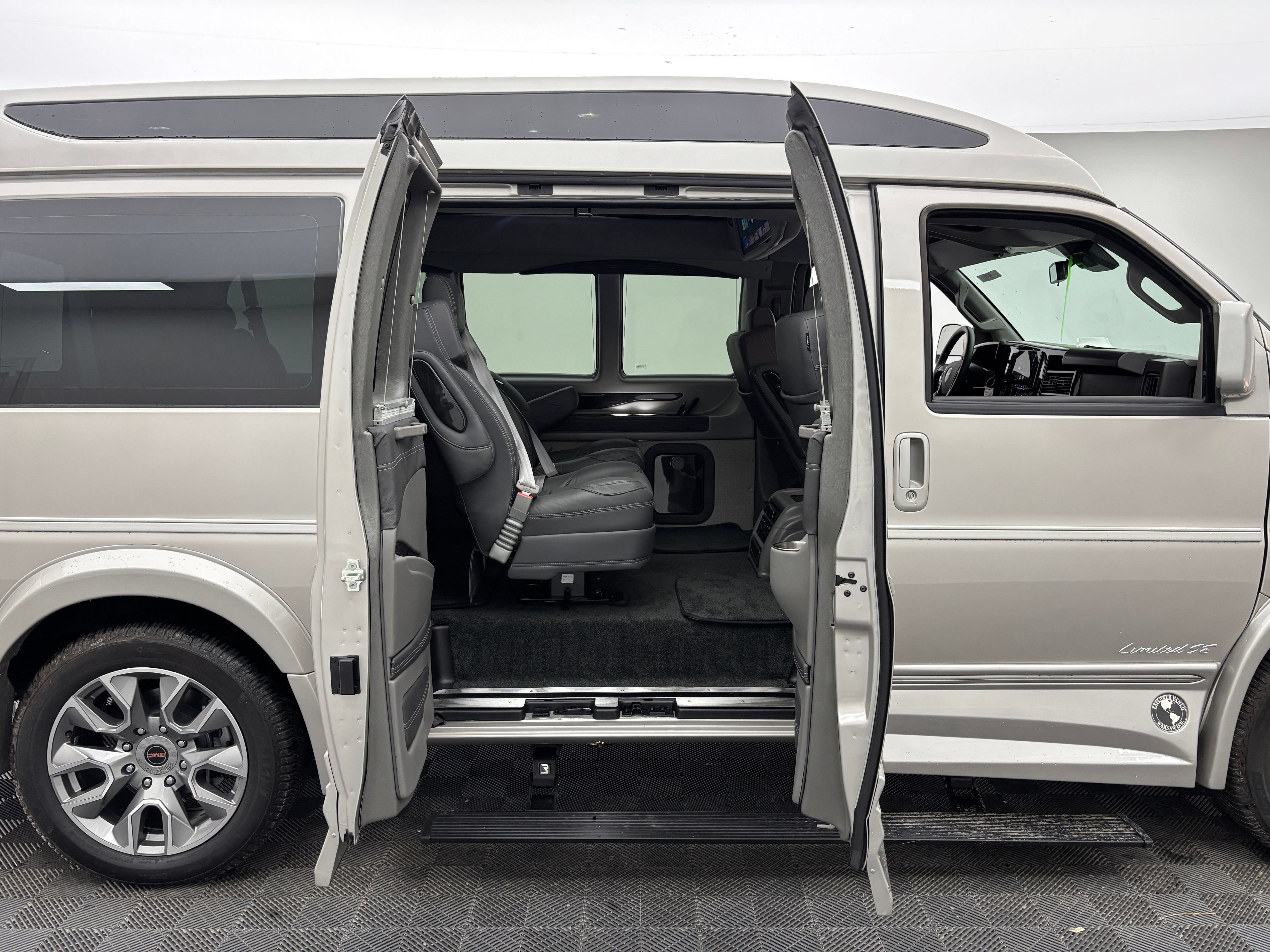 New 2026 GMC Savana 2500 w/ Driver Convenience Package RWD image 7