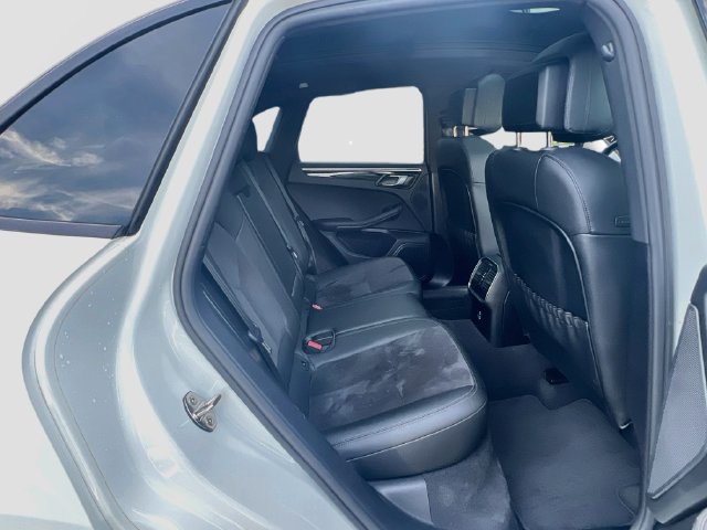 Certified 2020 Porsche Macan AWD/4WD image 29