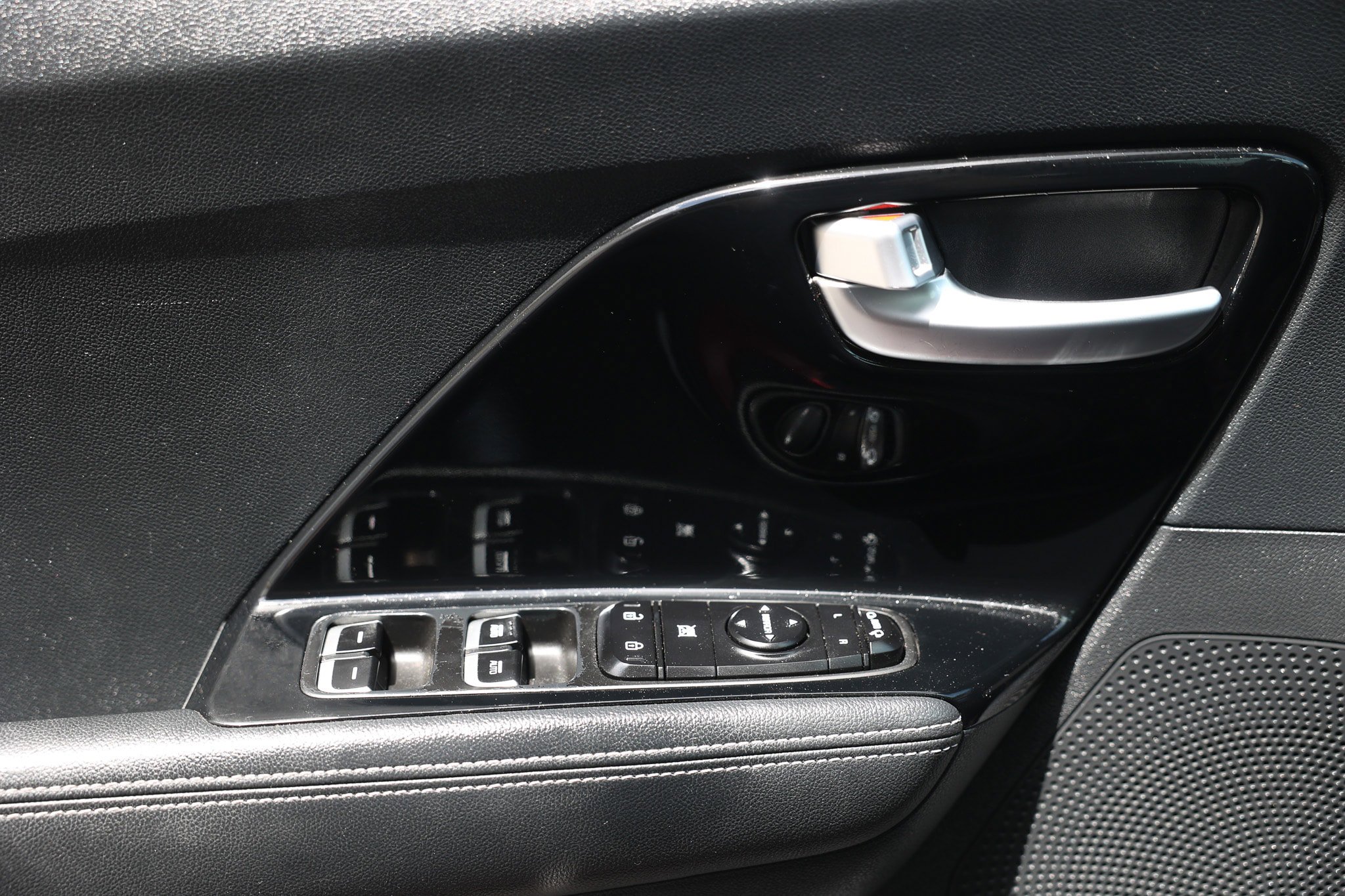 Used 2022 Kia Niro EX FWD image 46