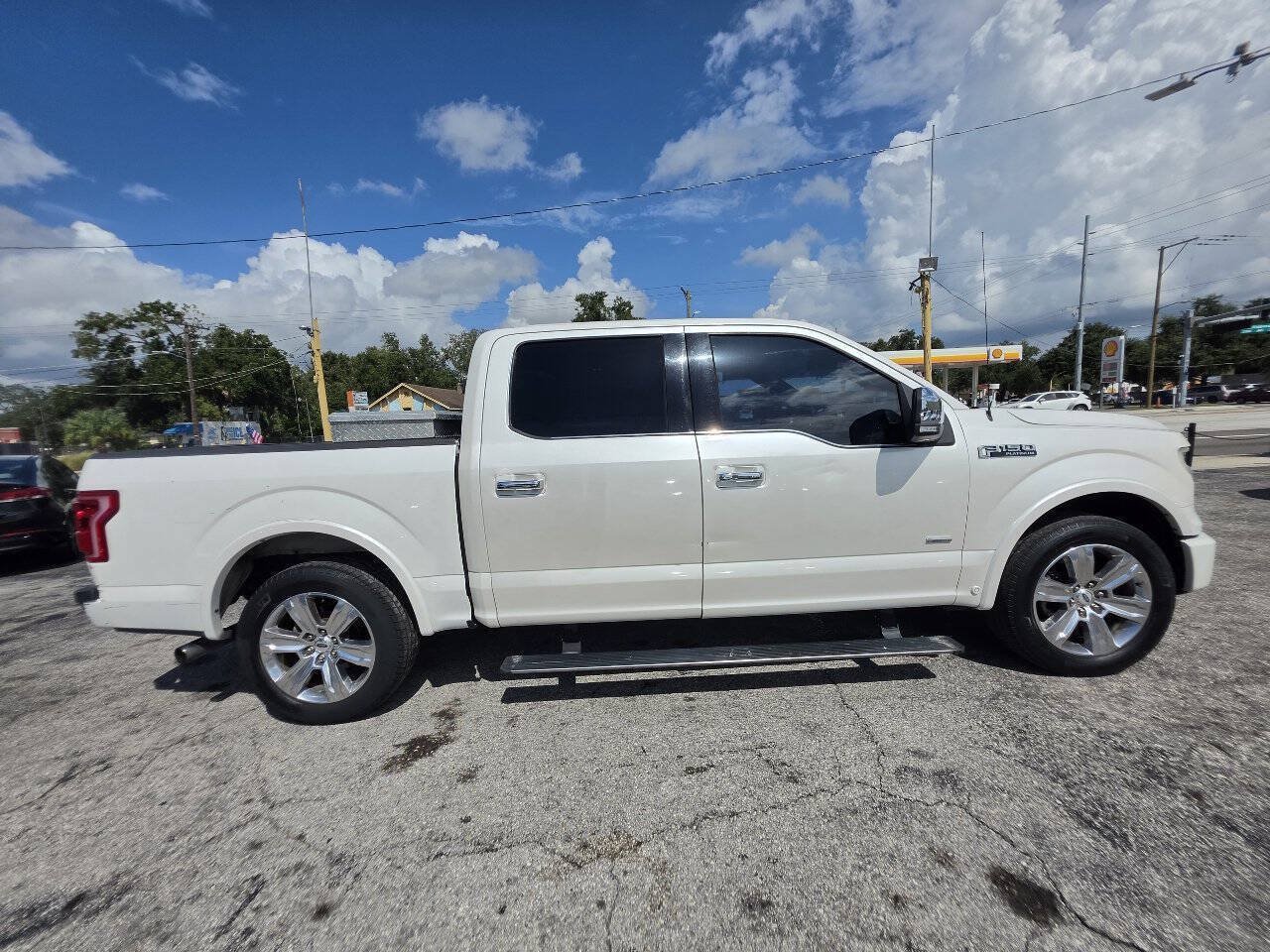 Used 2015 Ford F150 Platinum w/ Equipment Group 701A Luxury RWD image 6