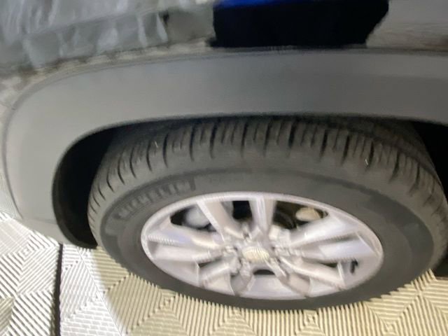 Used 2023 GMC Terrain SLT image 23