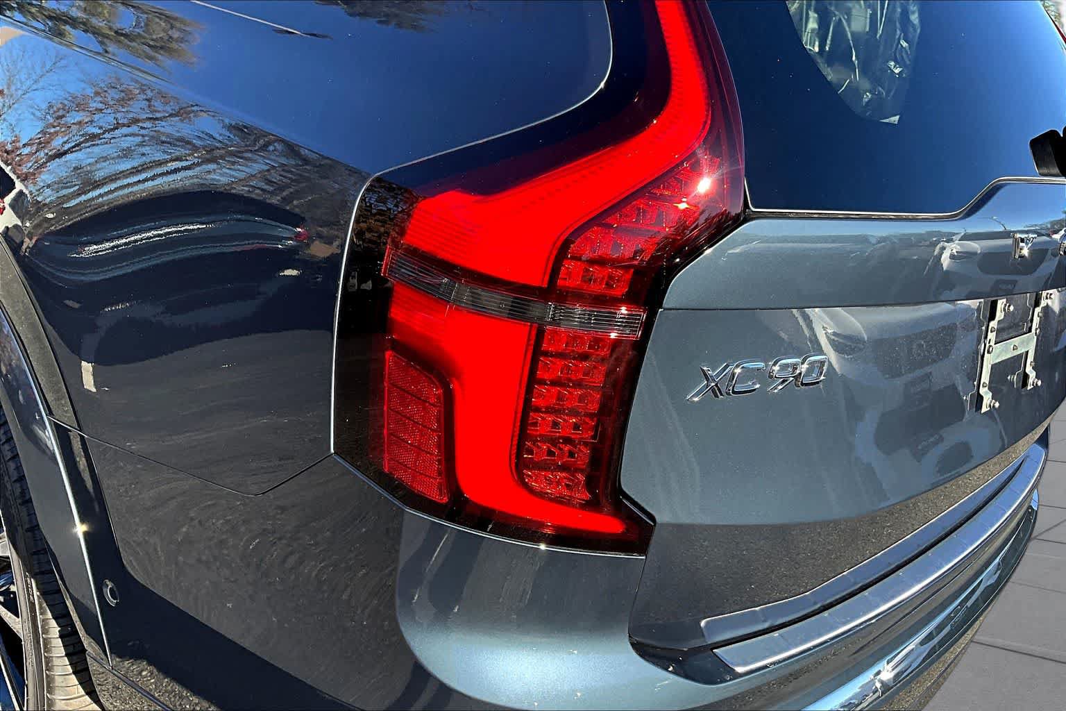 New 2026 Volvo XC90 B6 Plus w/ Protection Package Premier AWD/4WD image 5