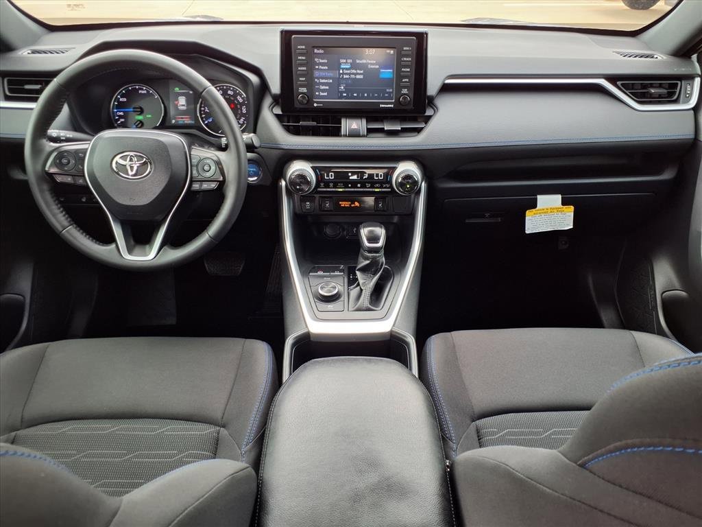 Used 2022 Toyota RAV4 SE w/ Convenience Package image 9