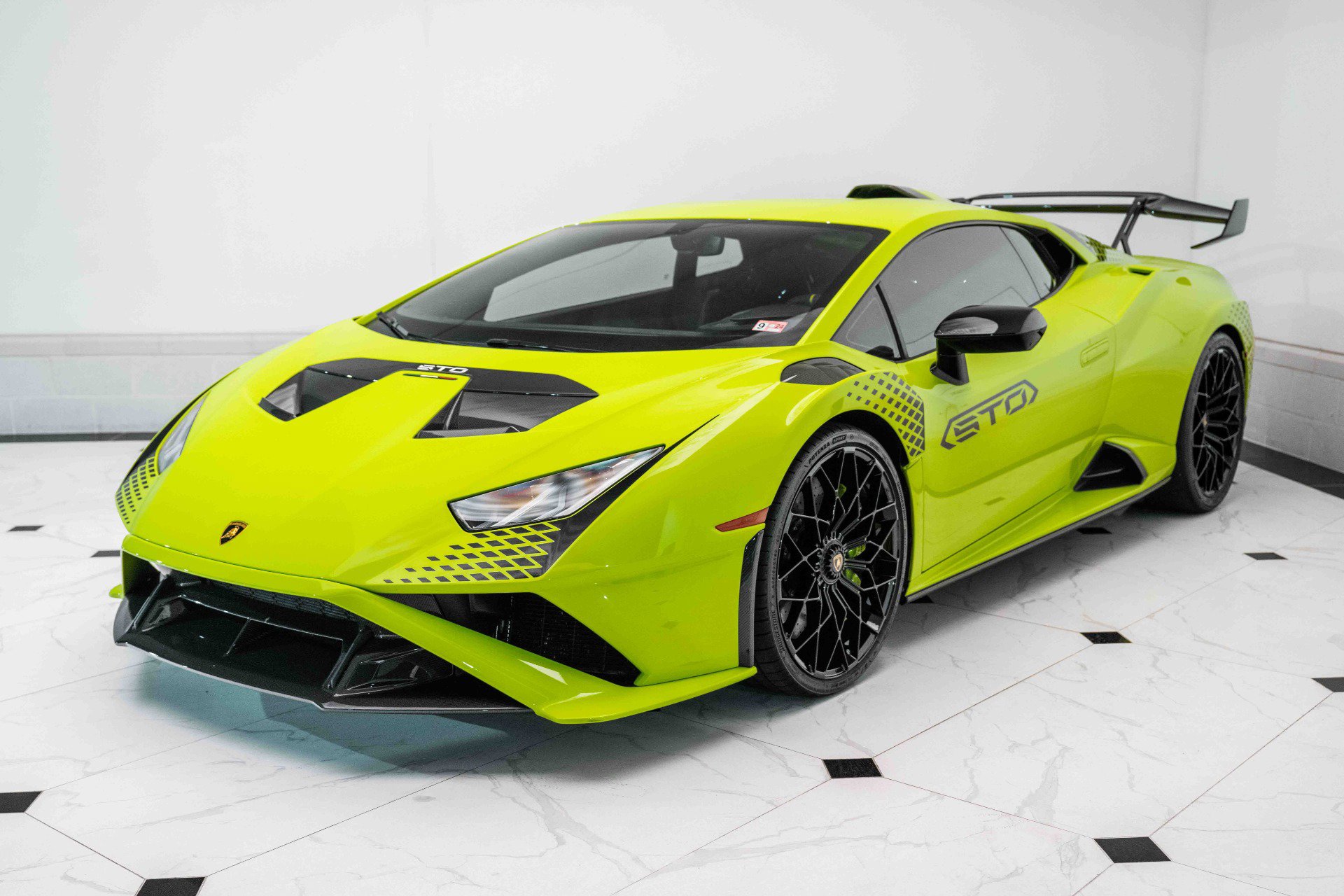Used 2022 Lamborghini Huracan STO image 5