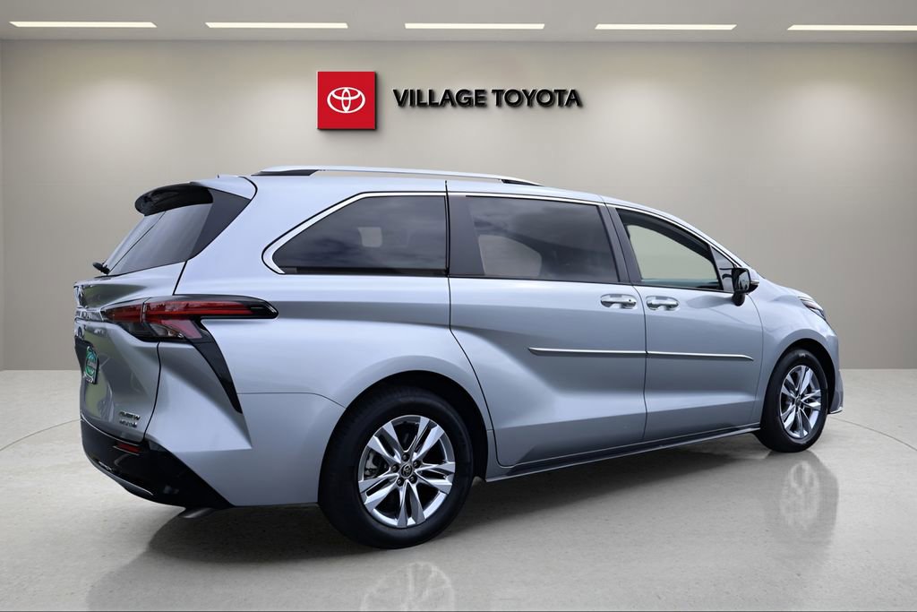 Certified 2022 Toyota Sienna Limited image 5