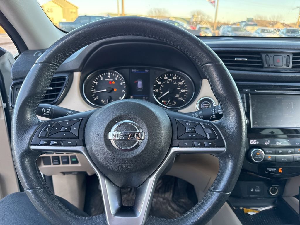 Used 2018 Nissan Rogue SV image 21