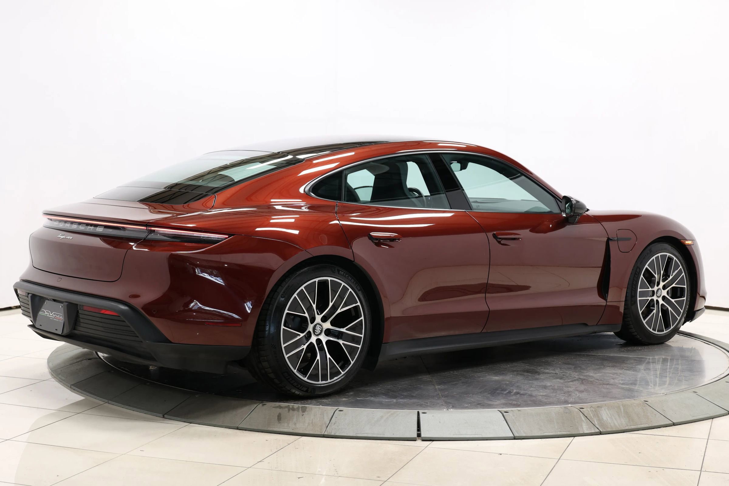 Used 2022 Porsche Taycan image 4