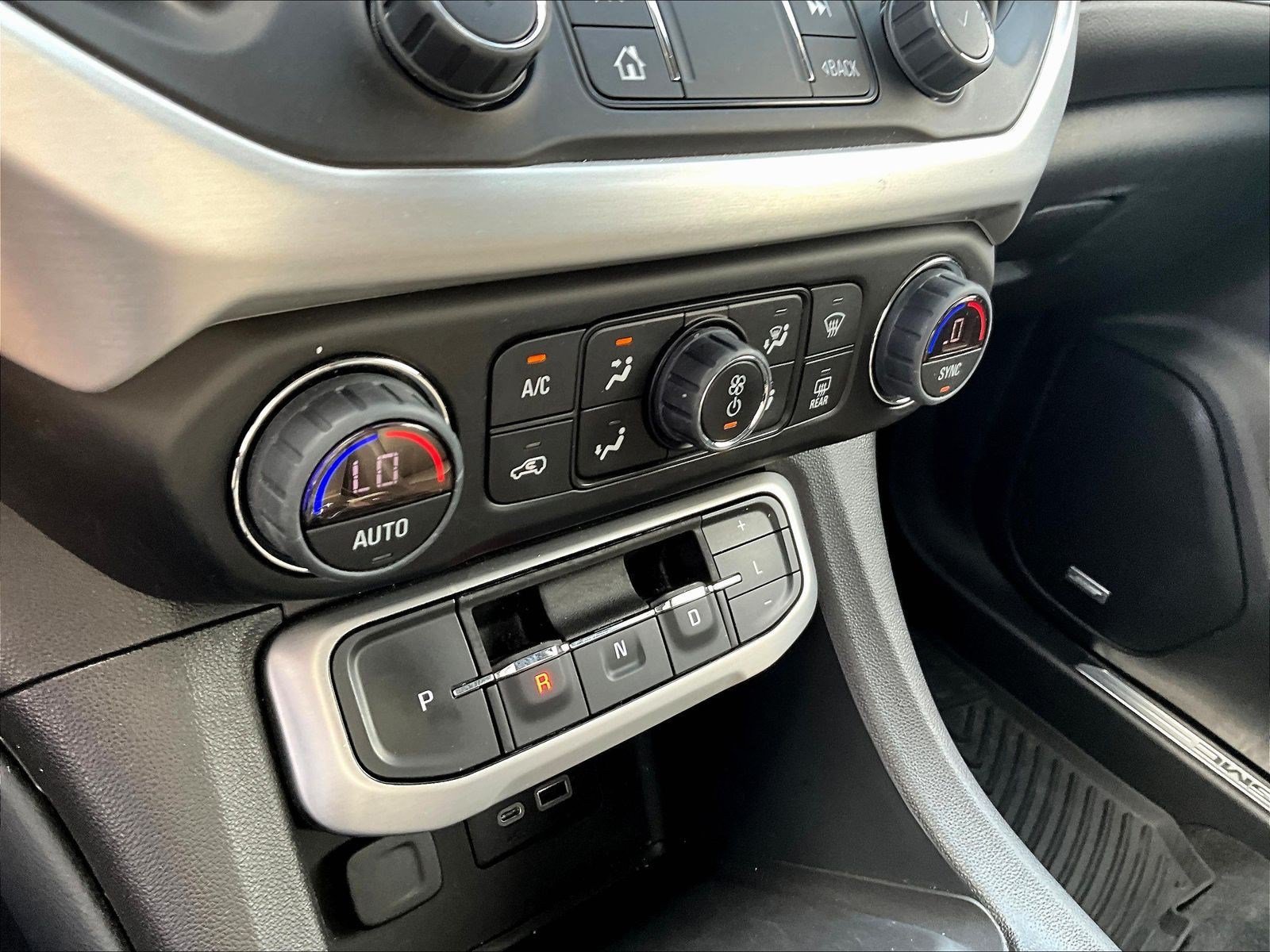 Used 2023 GMC Acadia SLT w/ Elevation Edition FWD image 15
