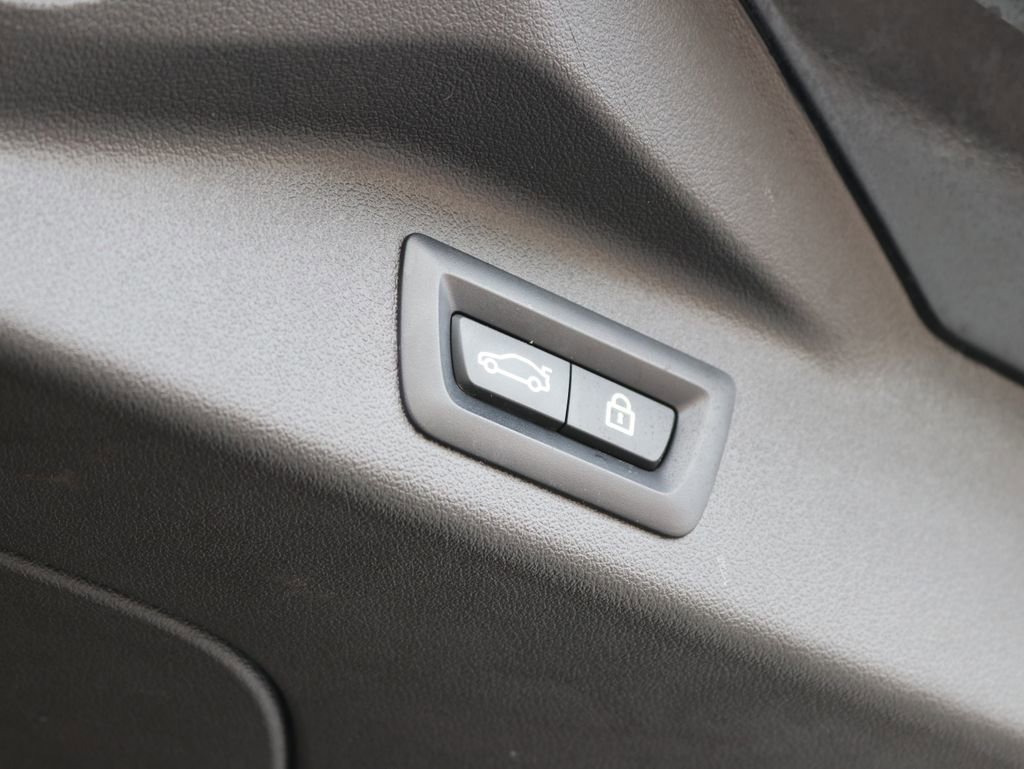 Used 2023 BMW X7 xDrive40i w/ M Sport Package AWD/4WD image 32