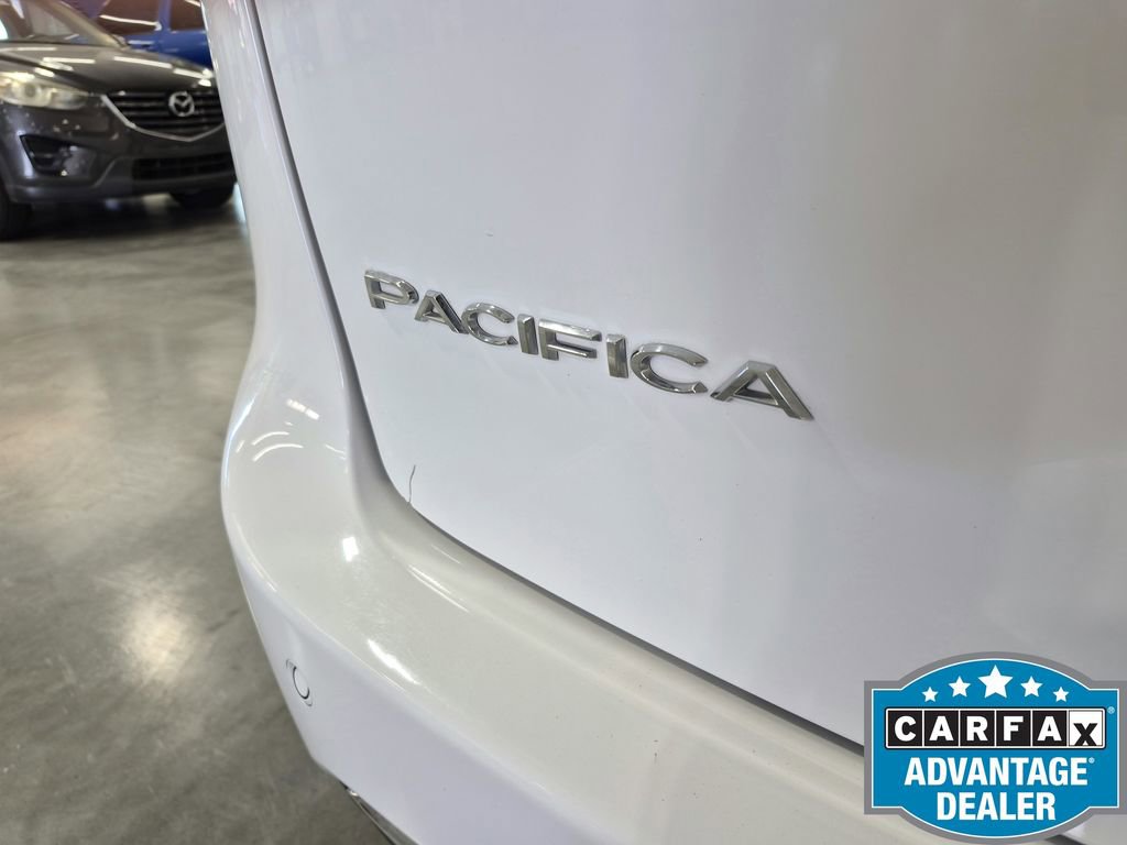 Used 2024 Chrysler Pacifica Touring-L image 15