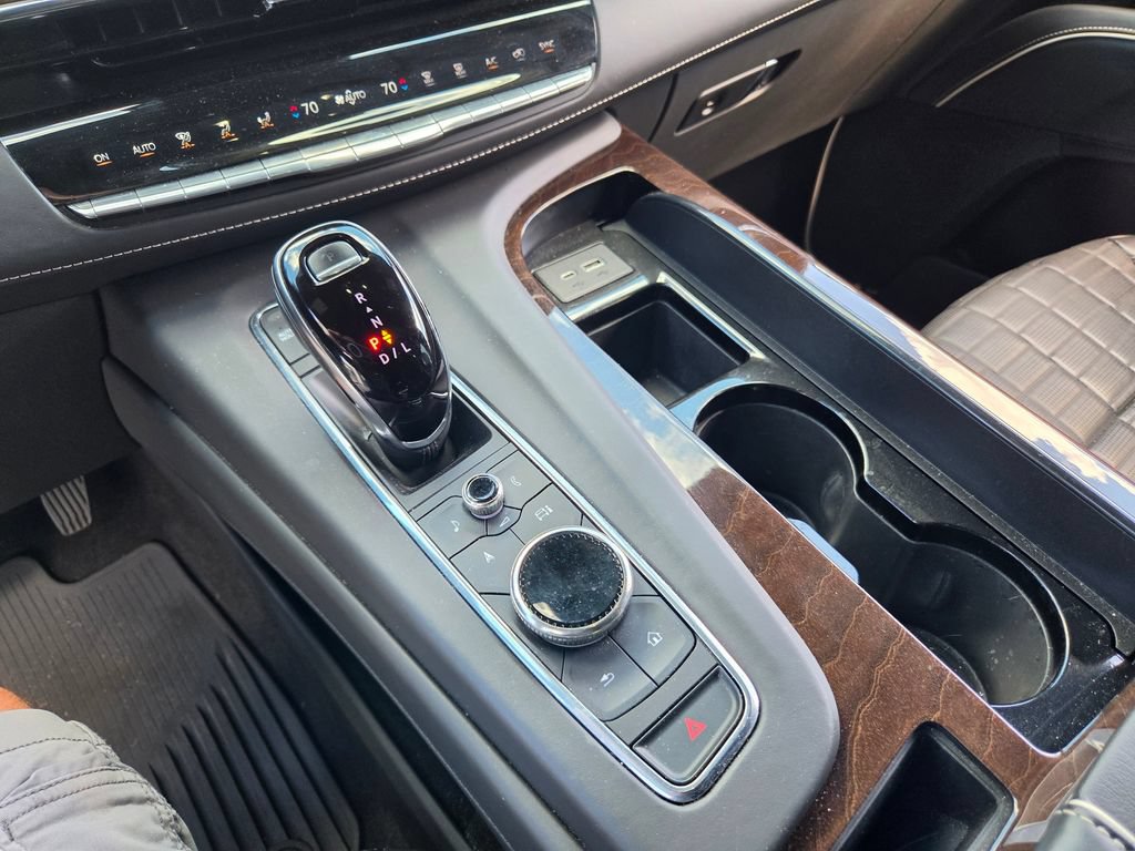 Used 2022 Cadillac Escalade ESV Premium Luxury Platinum w/ LPO, Radiant Package AWD/4WD image 18