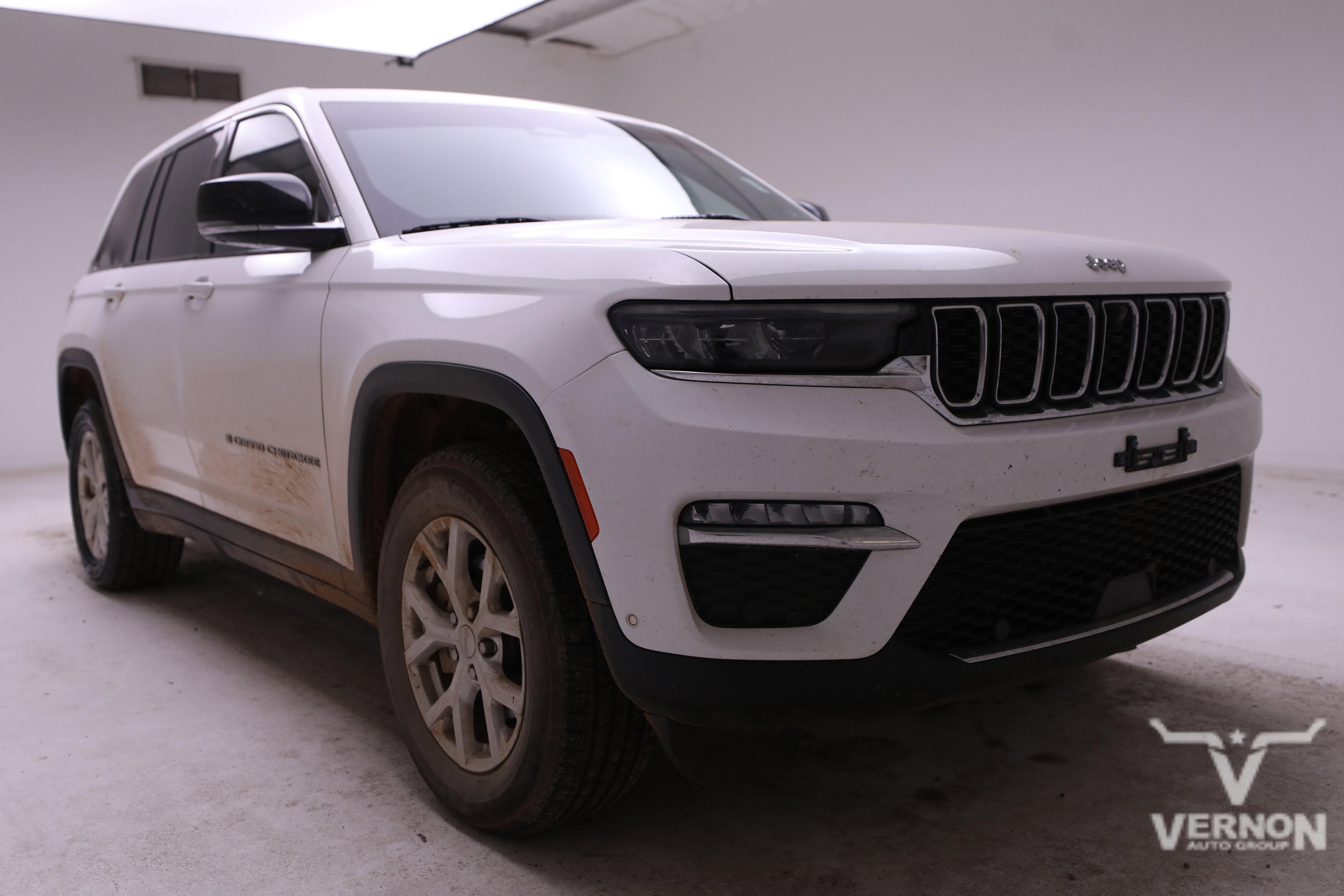 Used 2023 Jeep Grand Cherokee Limited w/ Luxury Tech Group II image 6