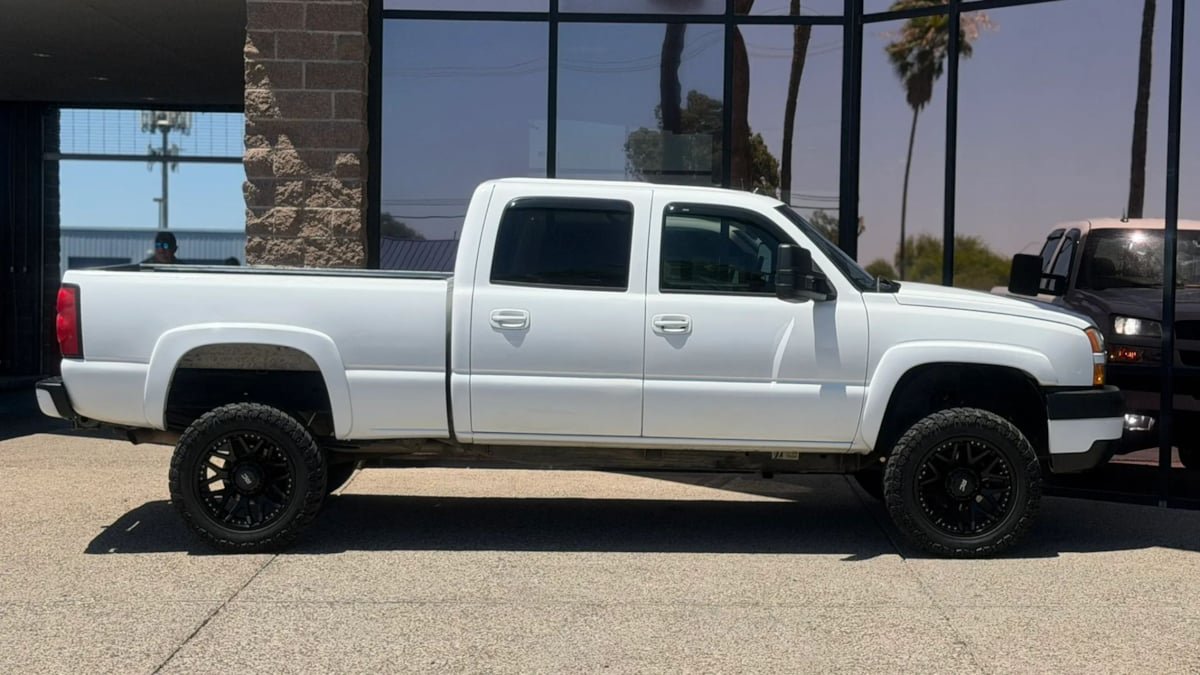 Used 2004 Chevrolet Silverado 2500 LT RWD image 19
