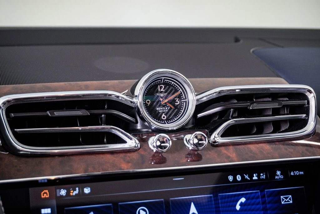 Used 2022 Bentley Bentayga AWD/4WD image 26