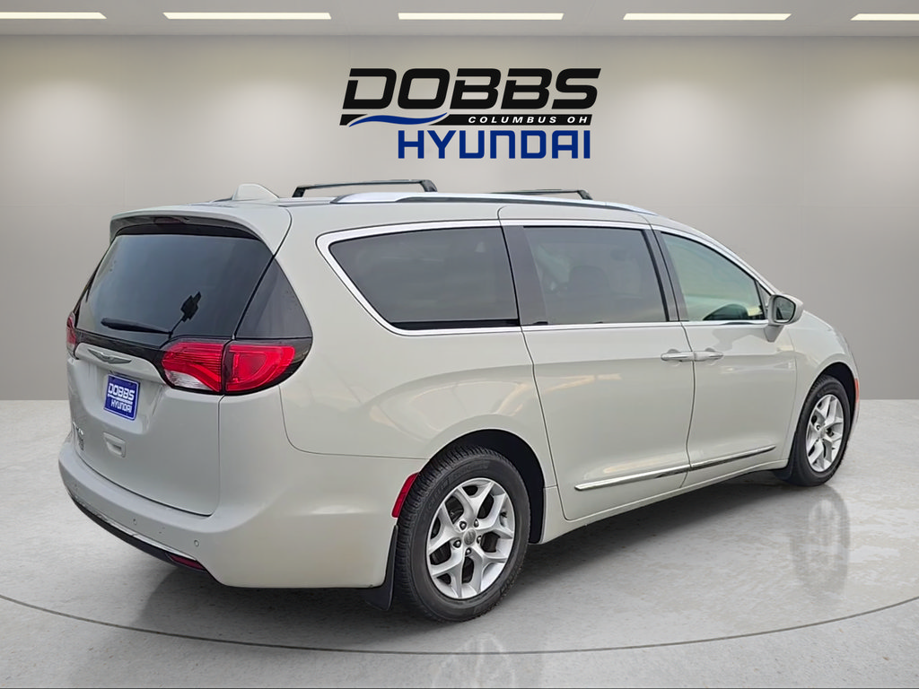Used 2017 Chrysler Pacifica Touring-L Plus w/ Tire & Wheel Group FWD image 5