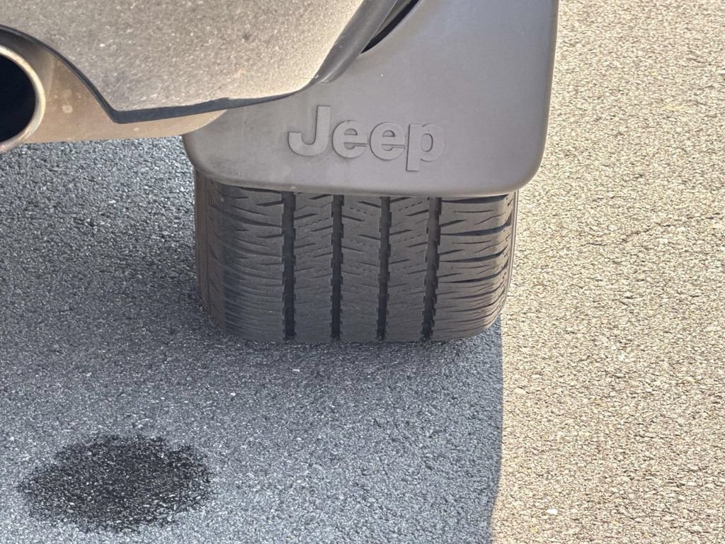Used 2017 Jeep Grand Cherokee Overland AWD/4WD image 17