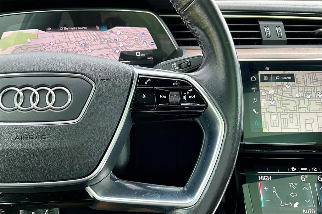 Used 2021 Audi e-tron Premium Plus w/ Premium Plus Package image 23