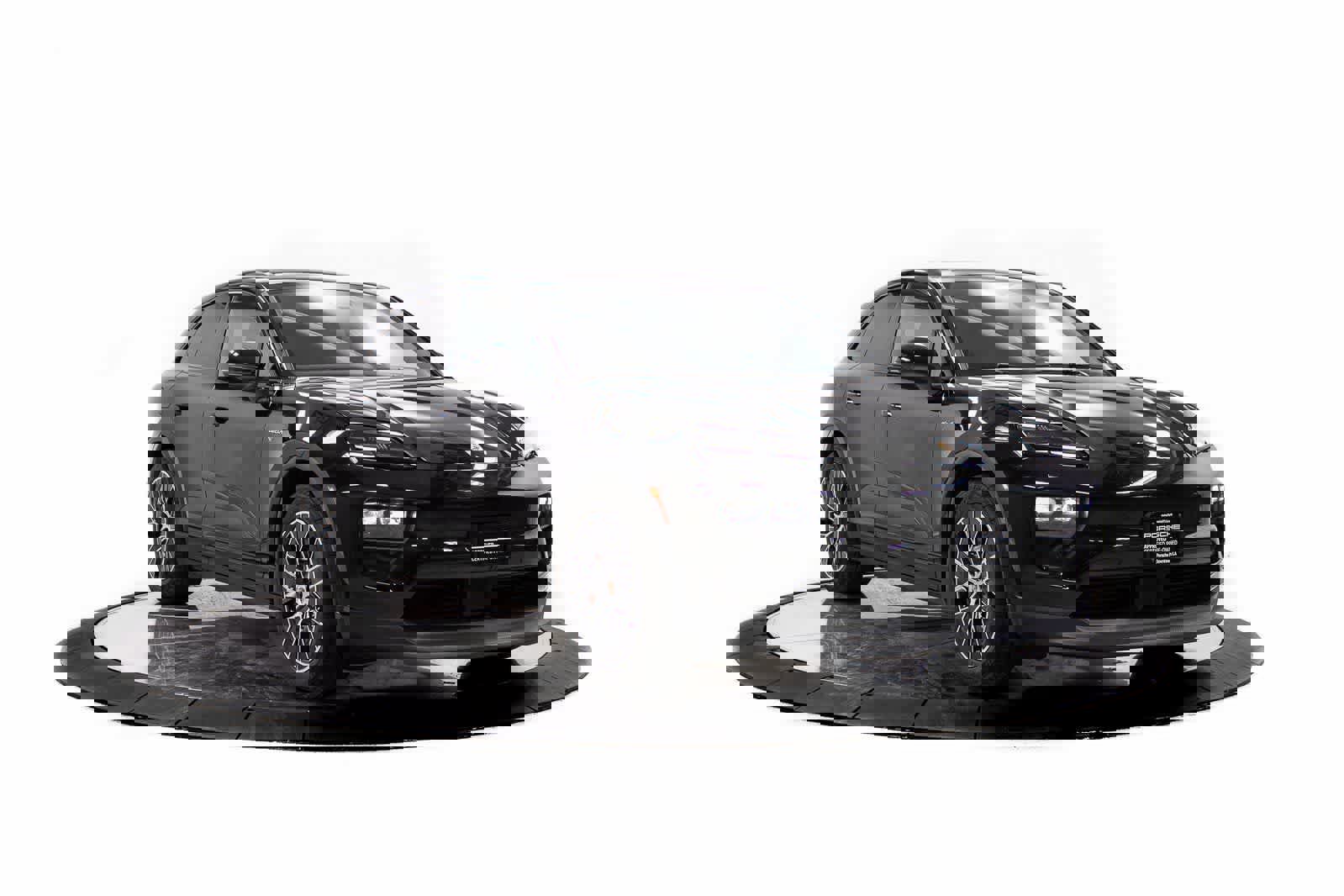 Certified 2025 Porsche Macan 4S Electric AWD/4WD image 9