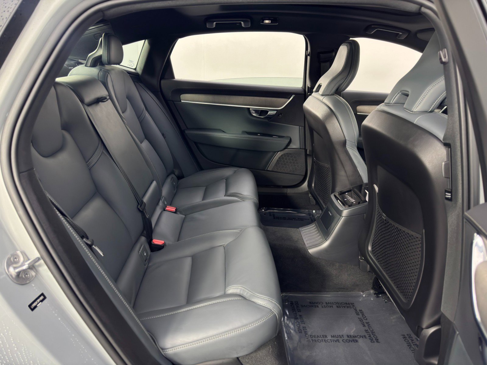 Used 2024 Volvo S90 T8 Ultimate image 40