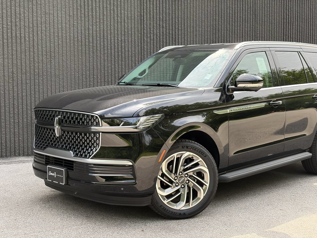 New 2027 Lincoln Navigator Premiere AWD/4WD image 2