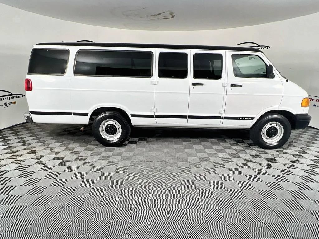 Used 2000 Dodge B3500 RWD image 9