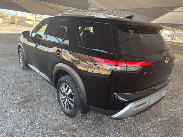 Used 2024 Nissan Pathfinder SL w/ Black Appearance Package image 6
