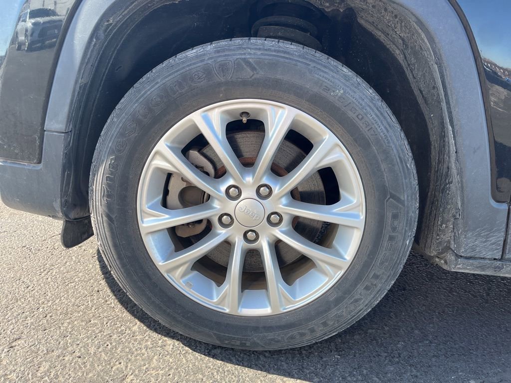 Used 2019 Jeep Cherokee Latitude w/ Popular Appearance Group image 9