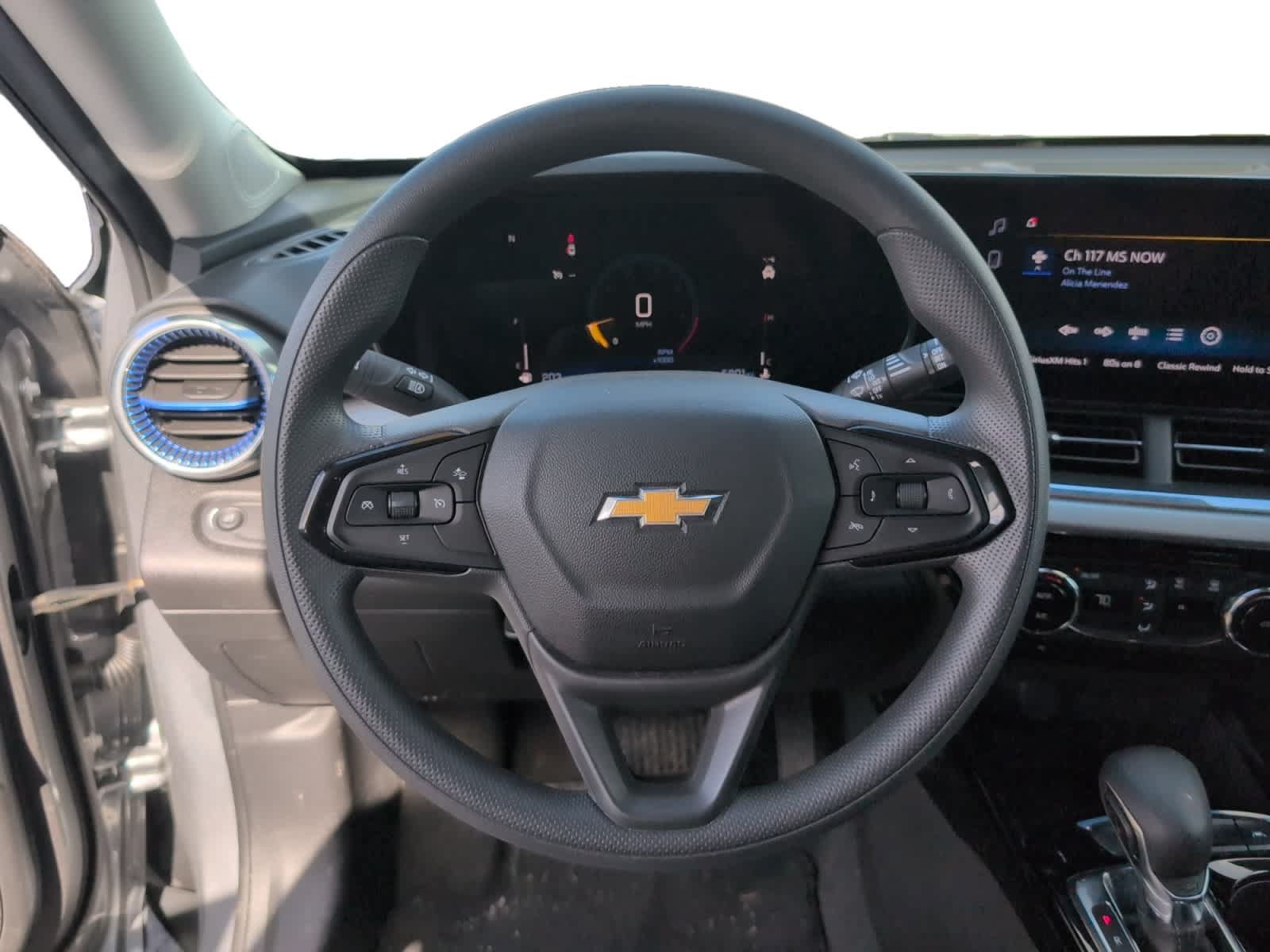 Used 2025 Chevrolet Trax LT FWD image 14