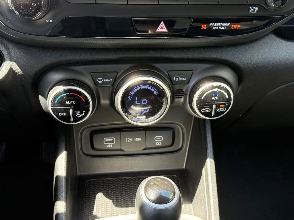 Used 2025 Hyundai Venue SEL FWD image 20