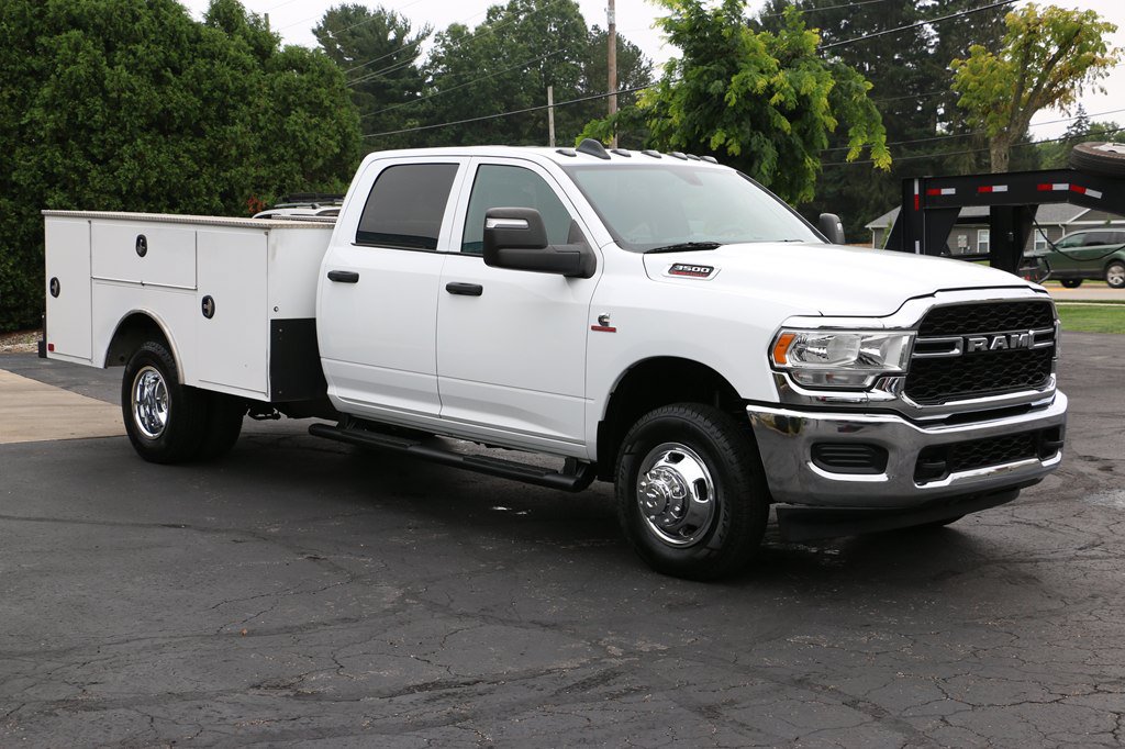 Used 2024 RAM 3500 Tradesman w/ Chrome Appearance Group AWD/4WD image 7