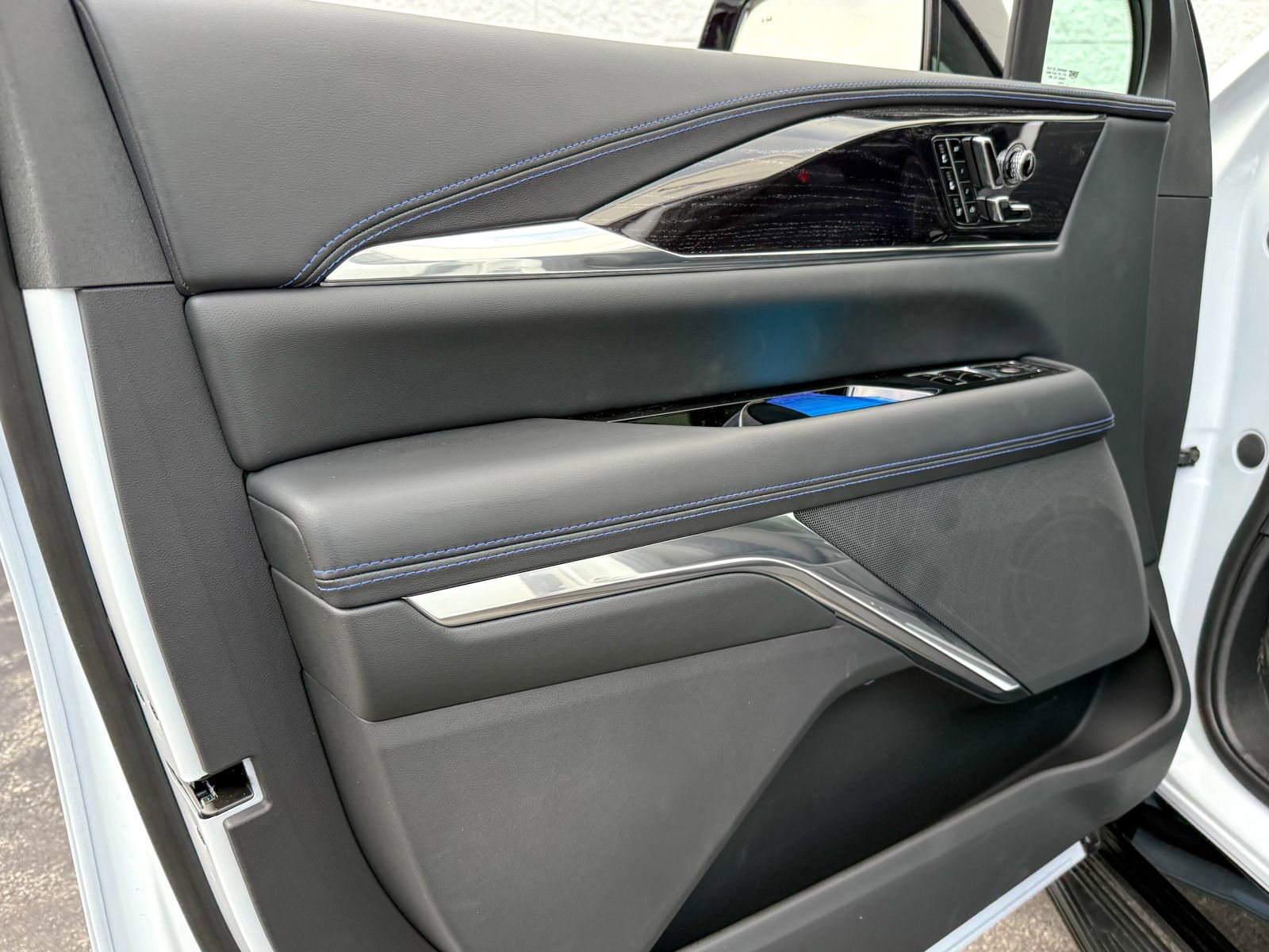 New 2026 Cadillac Escalade IQL Sport 1 w/ LPO, ONYX Package image 14