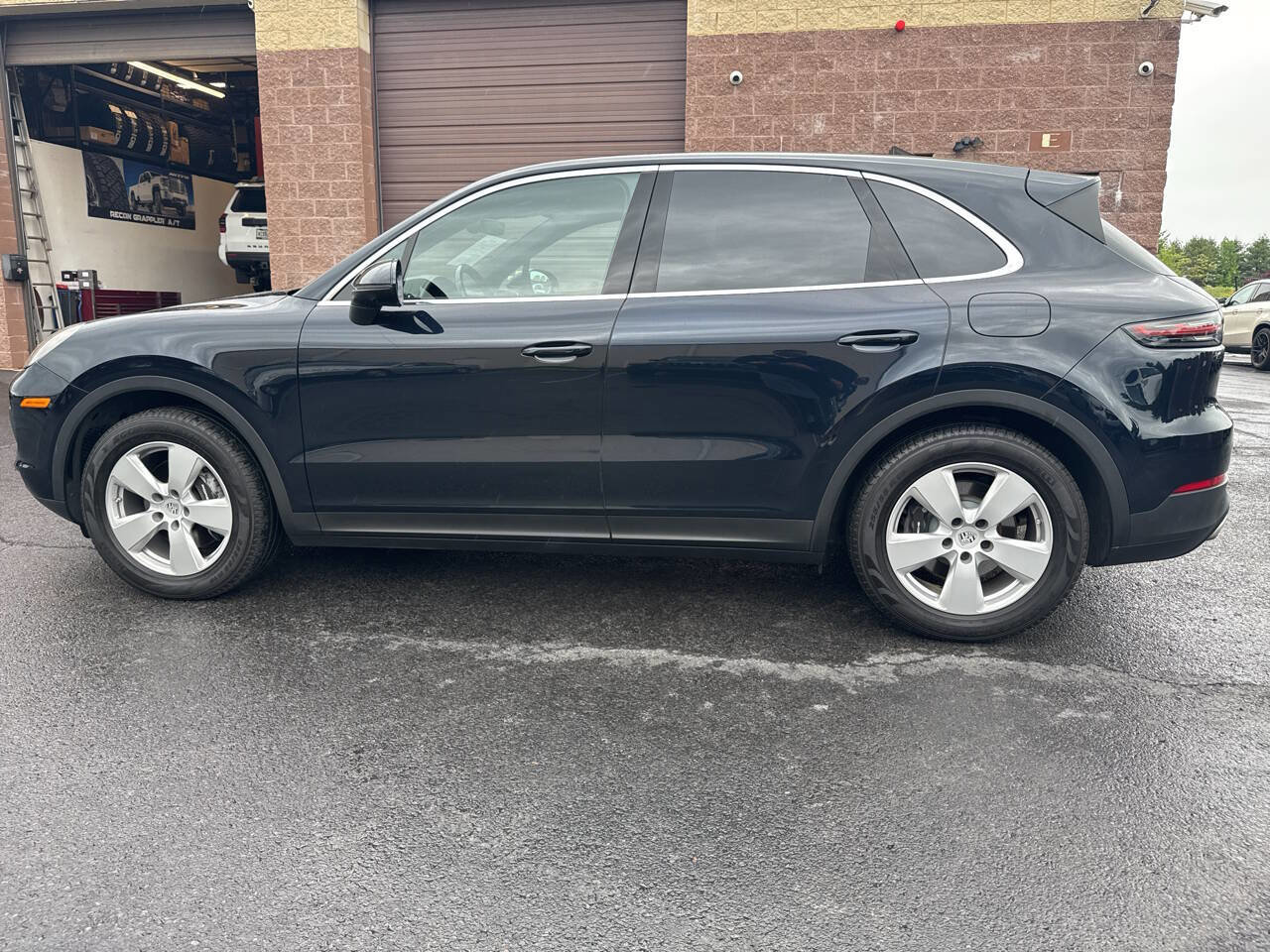 Used 2020 Porsche Cayenne E-Hybrid w/ Premium Plus Package AWD/4WD image 21