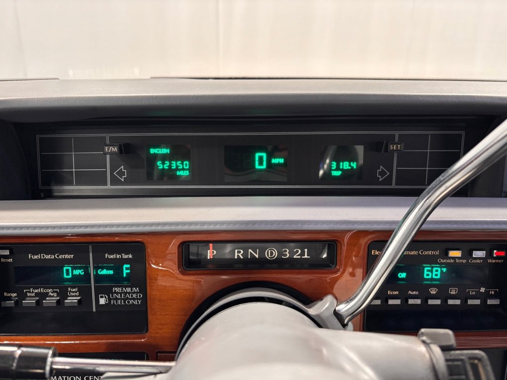 Used 1990 Cadillac Fleetwood Sedan FWD image 16