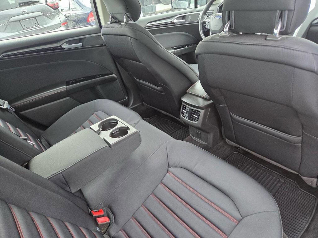 Used 2015 Ford Fusion SE w/ Equipment Group 201A image 24