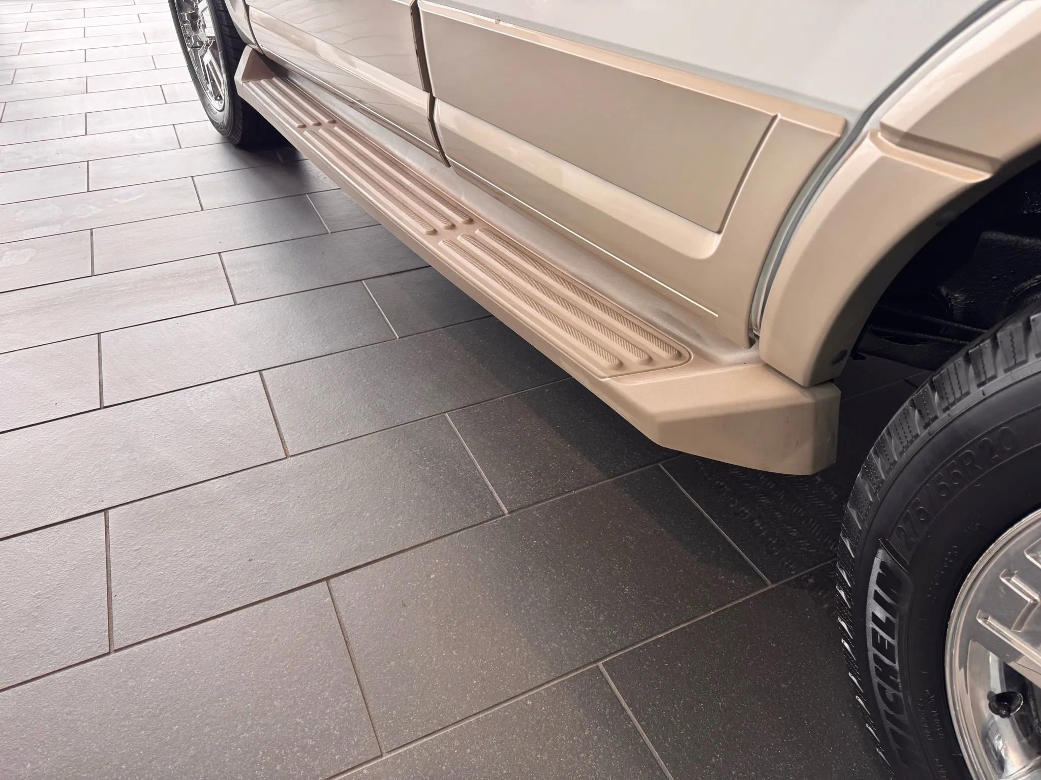 Used 2010 Ford Expedition Eddie Bauer image 37