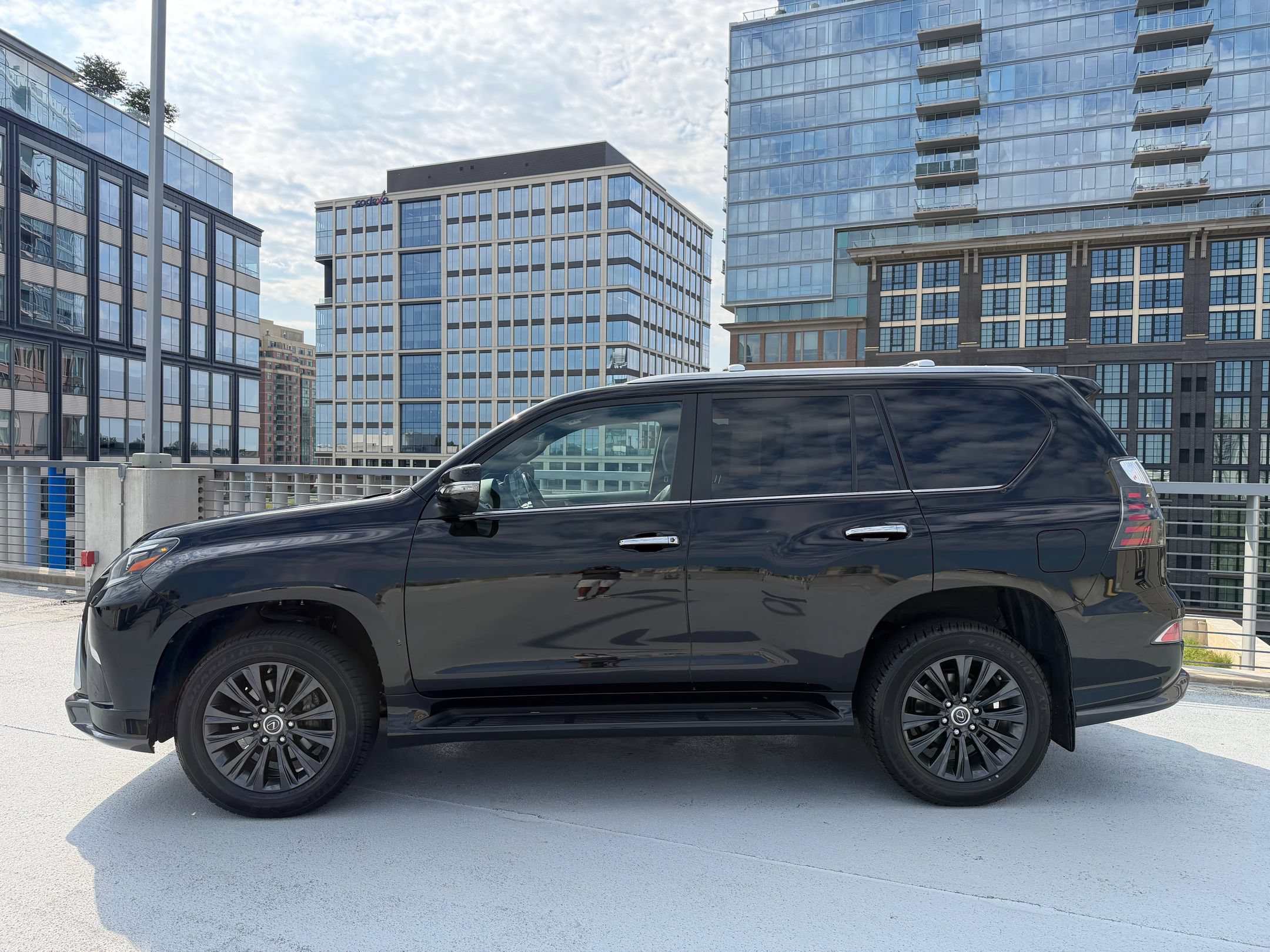 Used 2023 Lexus GX 460 Premium AWD/4WD image 2