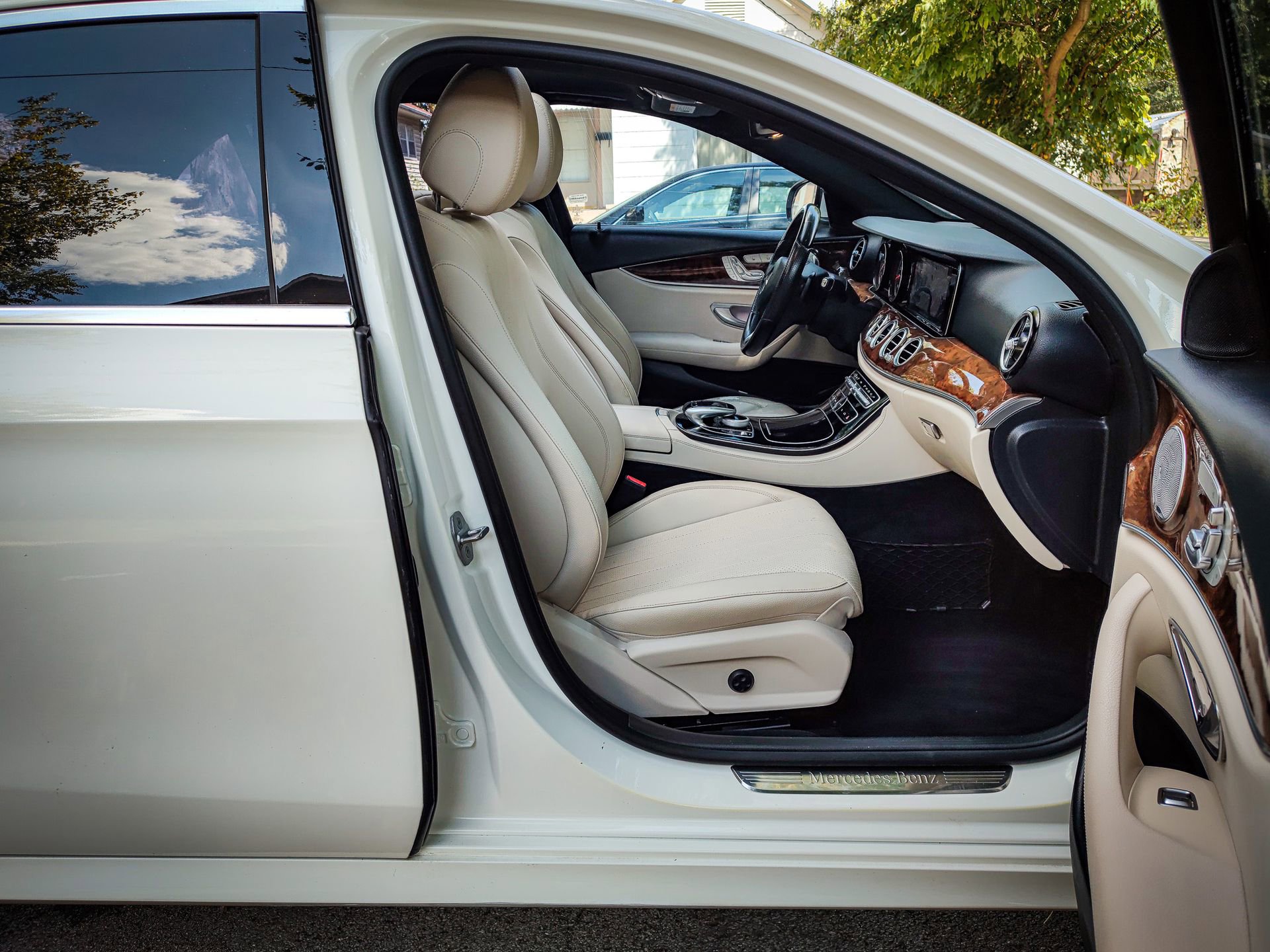 Used 2018 Mercedes-Benz E 300 w/ Premium 1 Package image 15