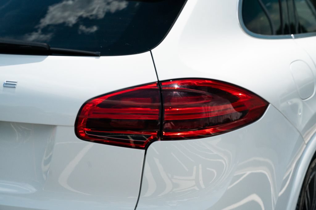 Used 2015 Porsche Cayenne Turbo AWD/4WD image 13