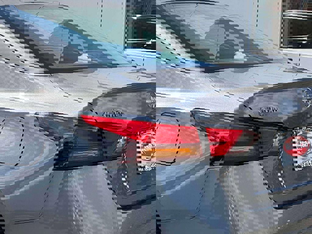 Used 2025 Nissan Altima 2.5 S image 9