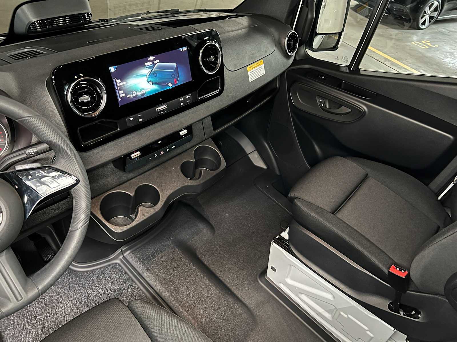 Used 2025 Mercedes-Benz Sprinter 2500 image 35