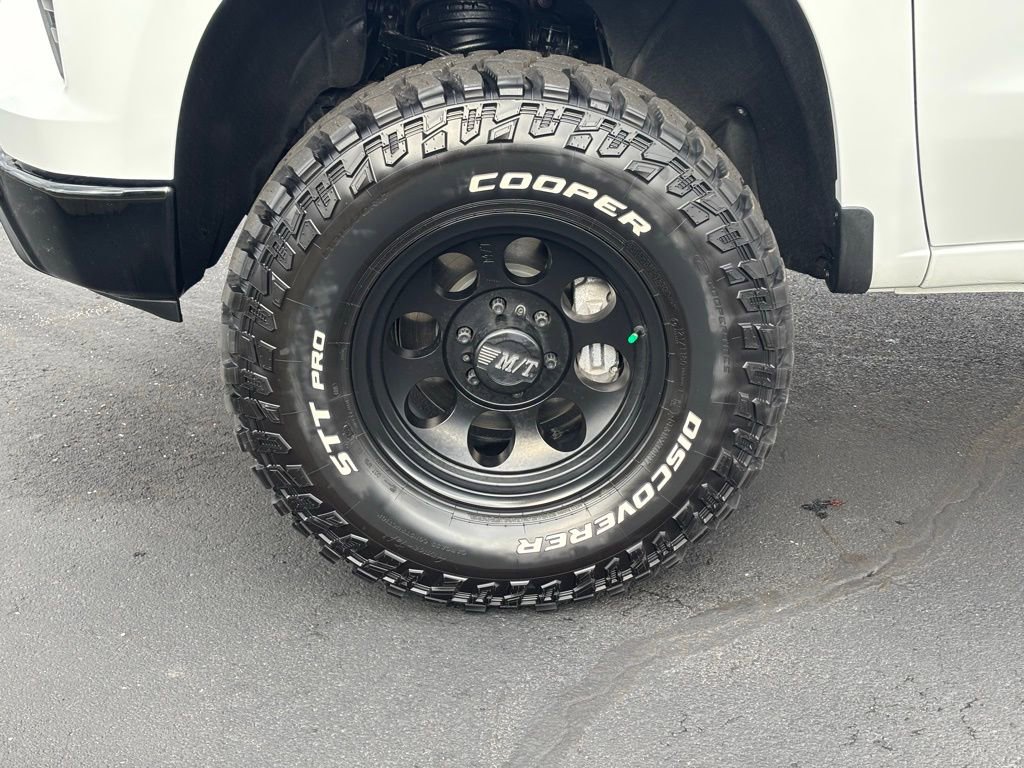 Used 2023 Chevrolet Silverado 1500 Custom Trail Boss w/ LPO, Dark Essentials Package image 11